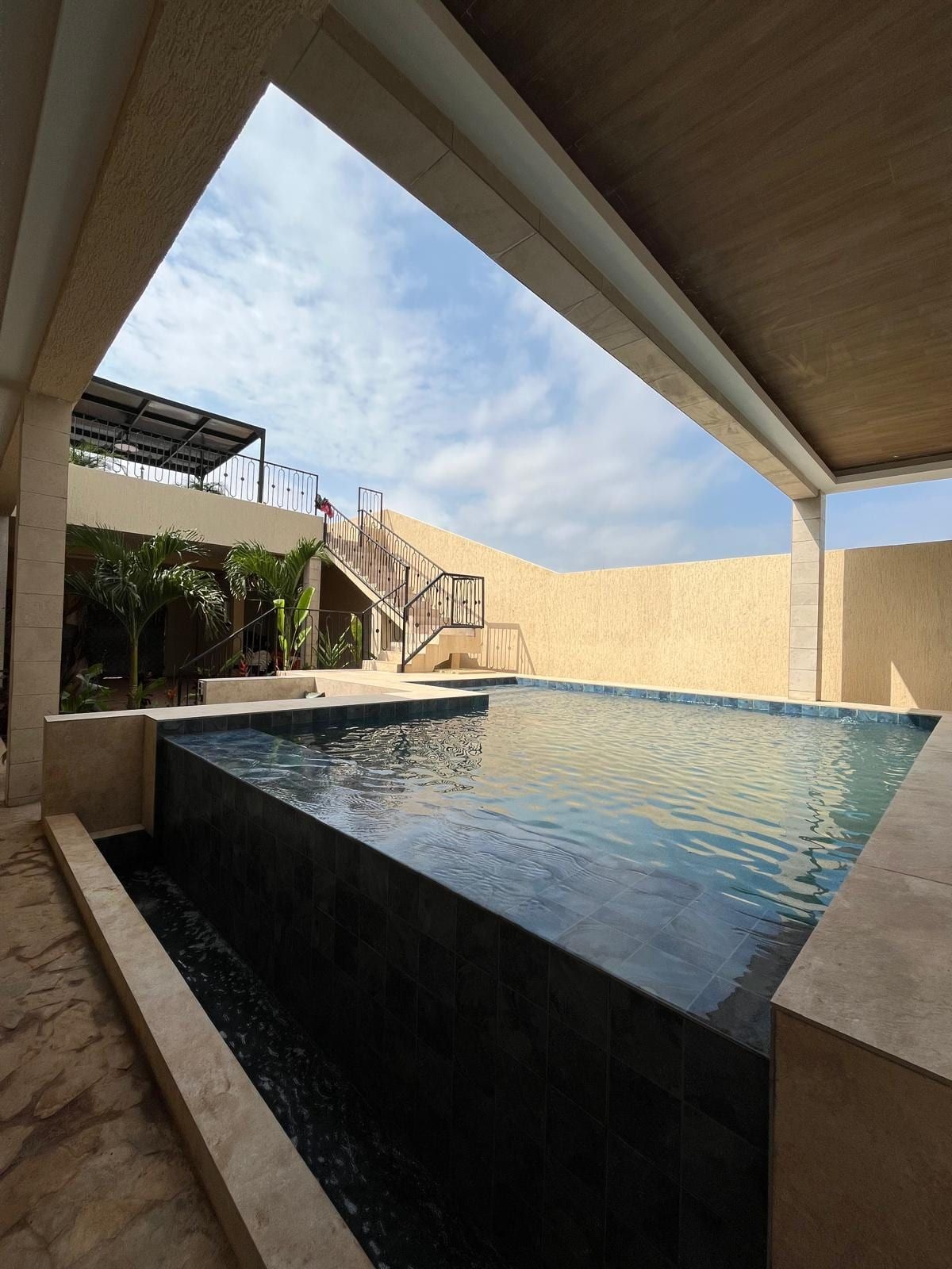 Villas du Lac — piscine à débordement